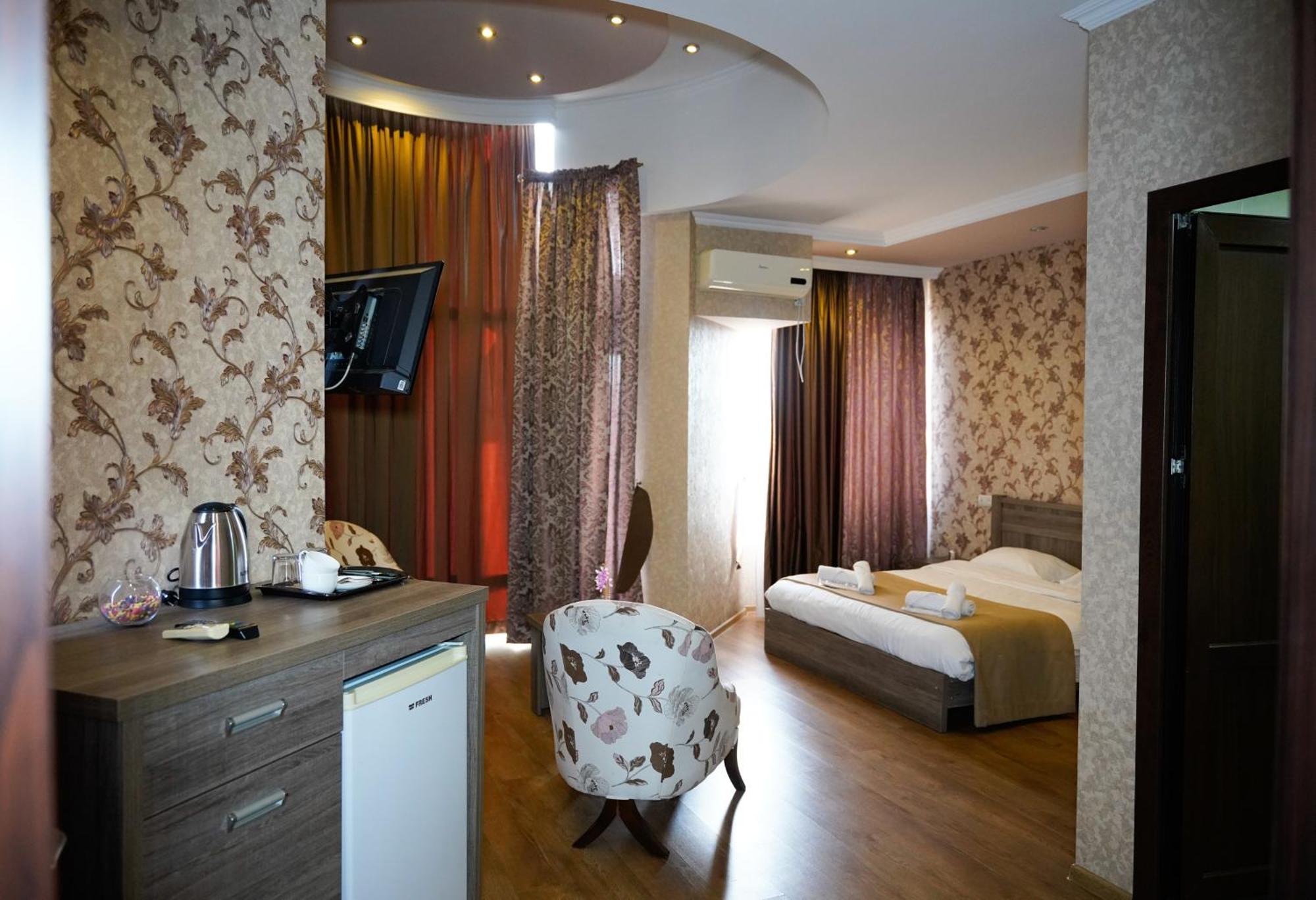 Hotel Monopoli Kutaisi Eksteriør billede